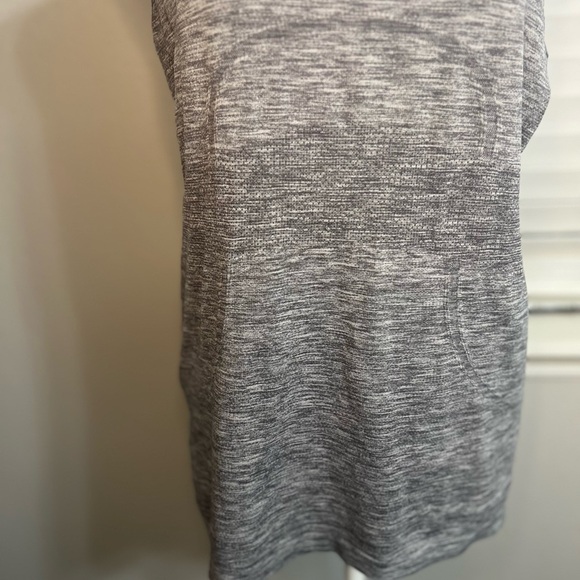 Lululemon Size 10 Swiftly Tech Run
Racerback Heathered Gray Tank Top Shirt - Picture 9 of 16